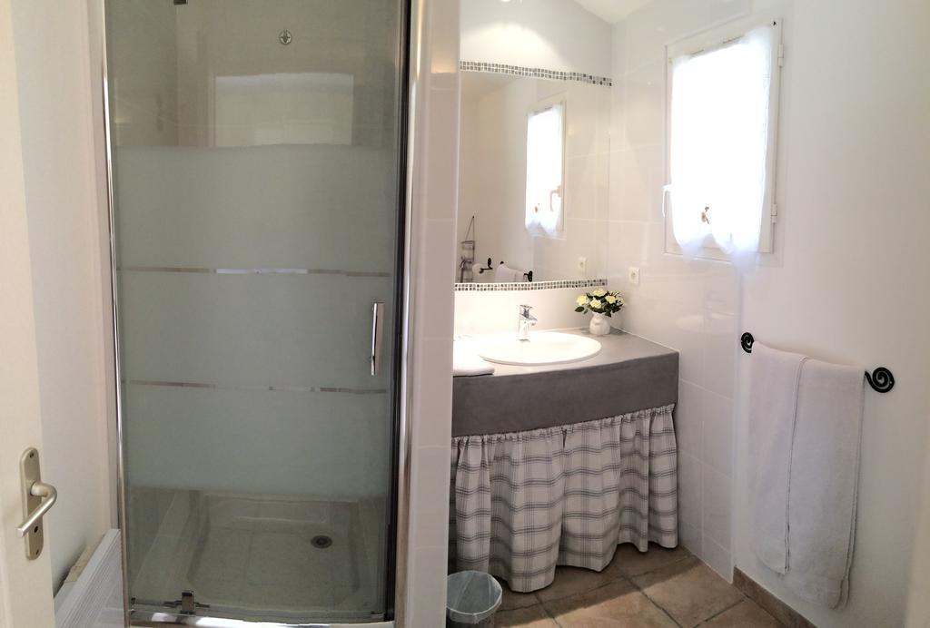 Le Clos Des Cigales Roussillon  Room photo