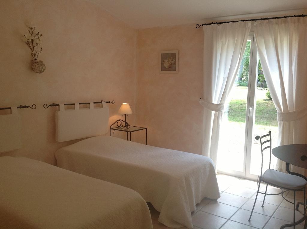 Le Clos Des Cigales Roussillon  Room photo
