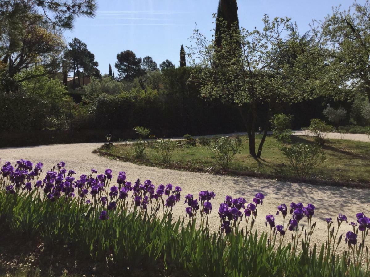 Le Clos Des Cigales Roussillon  Exterior photo