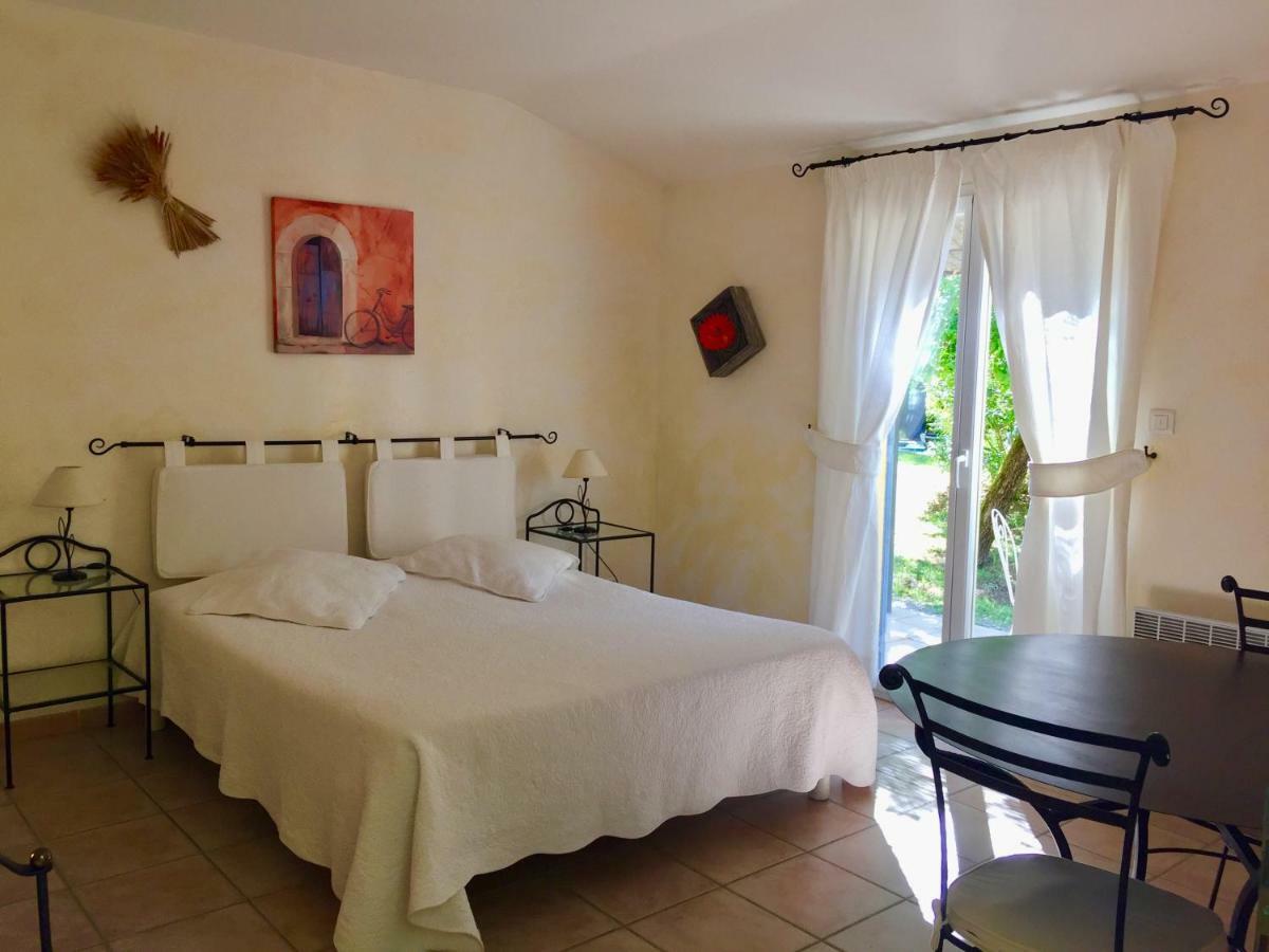Le Clos Des Cigales Roussillon  Exterior photo